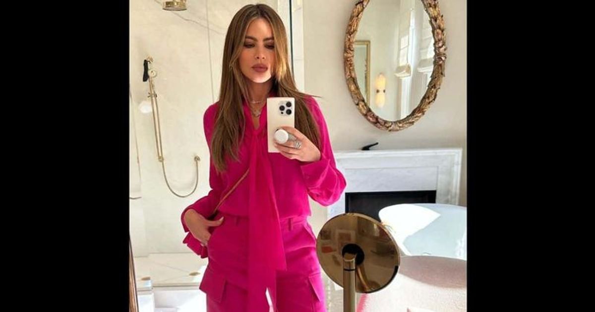 Sofia Vergara's selfies often feature her white and gold bathroom (Instagram/@sofiavergara)