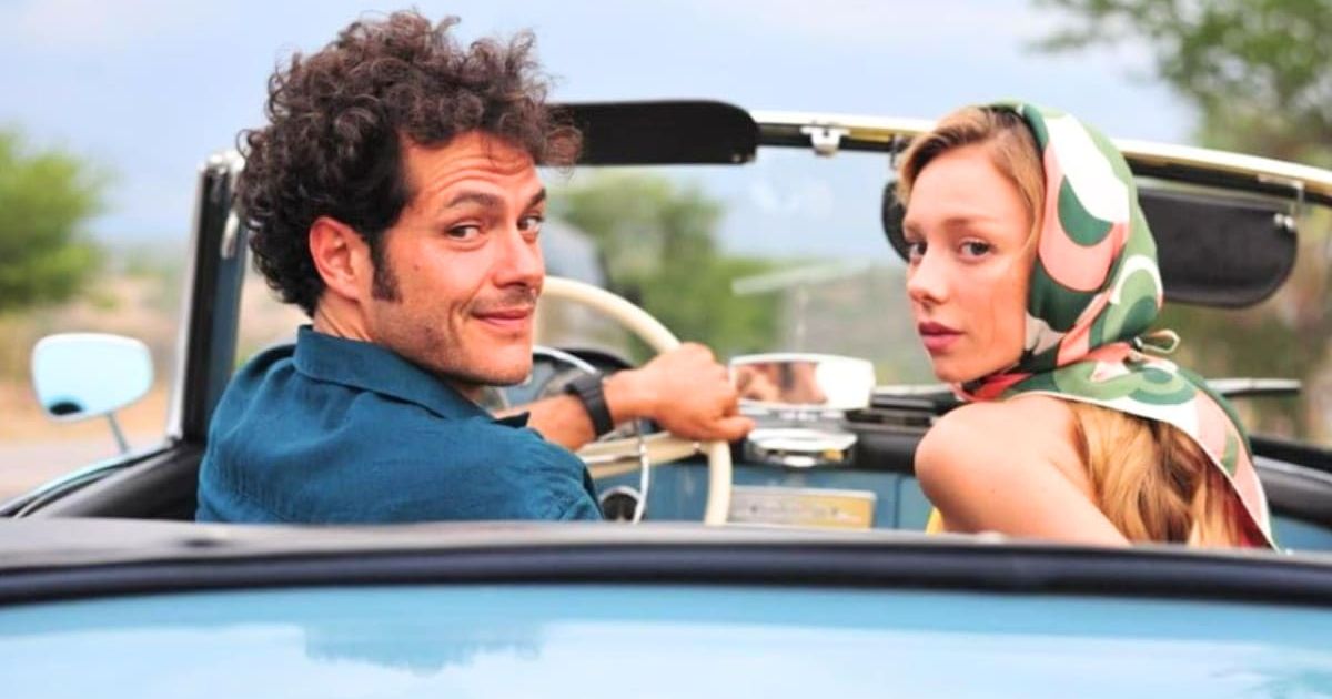 Alfonso Dosal as Miguel and Ester Expósito as Lilí in a still from 'Bandidos' (Netflix)
