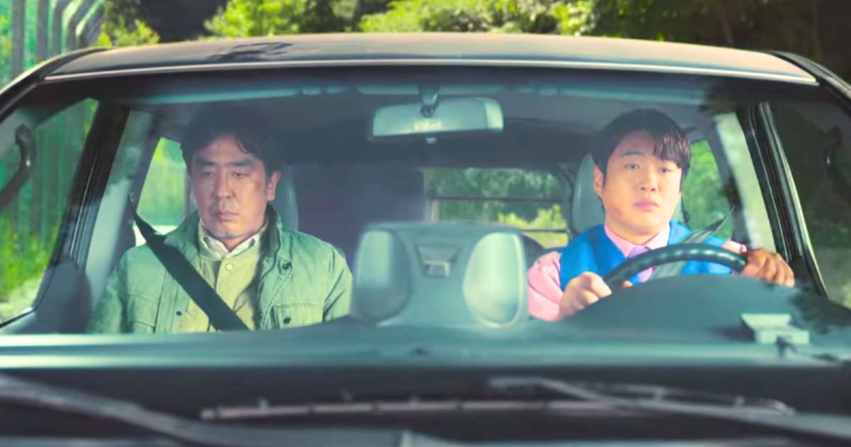 Ryu Seung-ryong as Choi Seon-man and Ahn Jae-hong as Go Baek-joong in a still 'Chicken Nugget' (@Netflix)