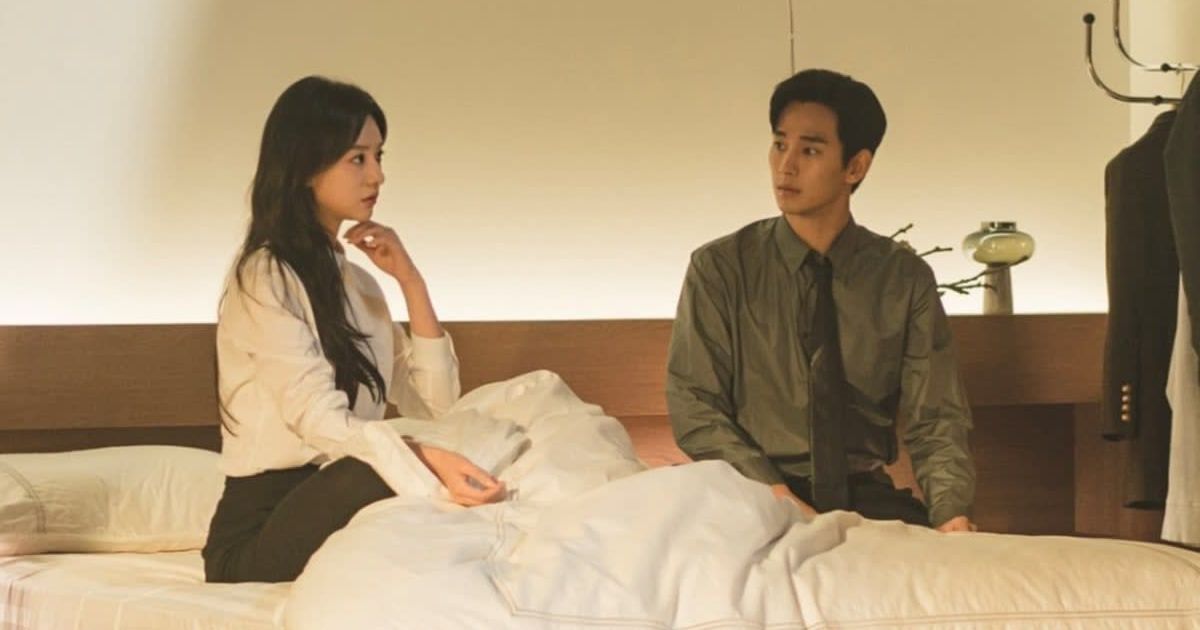 Kim Ji-won as Hong Hae-in and Kim Soo-hyun as Baek Hyun-woo in 'Queen of Tears' (@tvN)