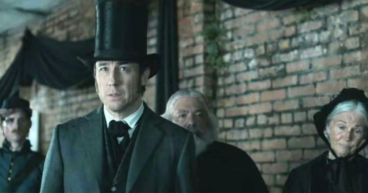 Tobias Menzies as Edwin Stanton in a still from 'Manhunt' (@AppleTV+)
