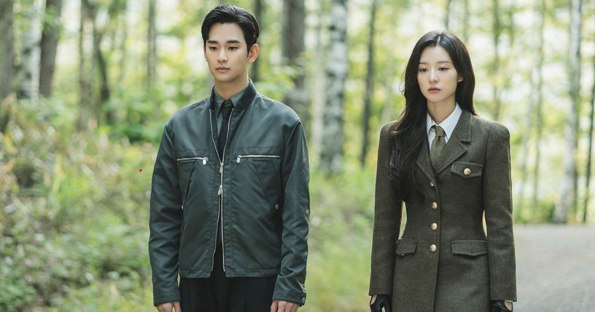 Here is the complete episode release schedule of 'Queen of Tears,' a new K-drama on Netflix with high-society drama and second chances (@netflix)