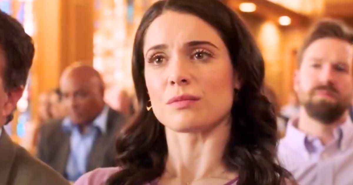 Ali Cobrin as Kari Baxter in a still from 'The Baxters' (@PrimeVideo)