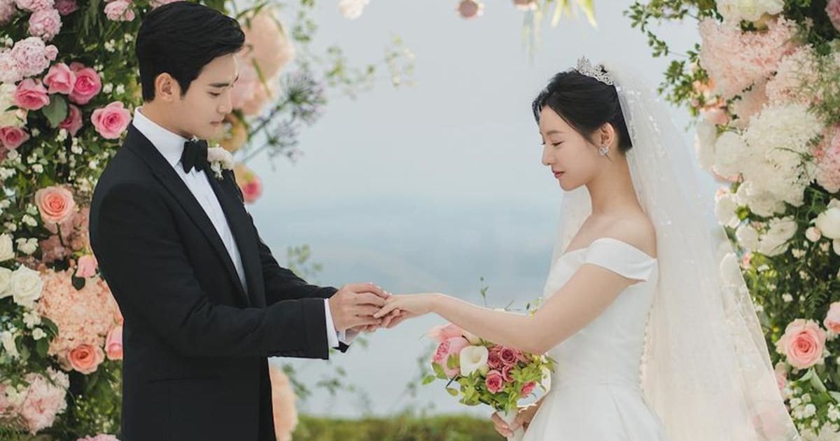 Fans are excited about the announcement of a special two-part episode of 'Queen of Tearsβ featuring Kim Soo-hyun and Kim Ji-won (@netflix)