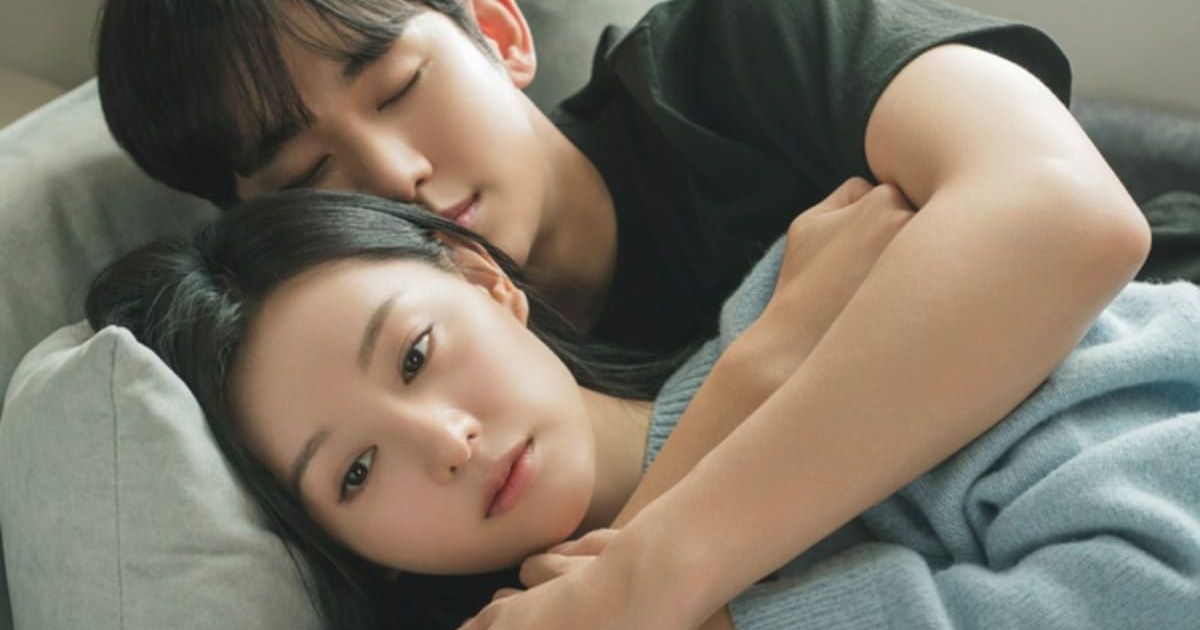Fans of 'Queen of Tears' are abuzz with speculation about Hong Hae-in's pregnancy (@Netflix)