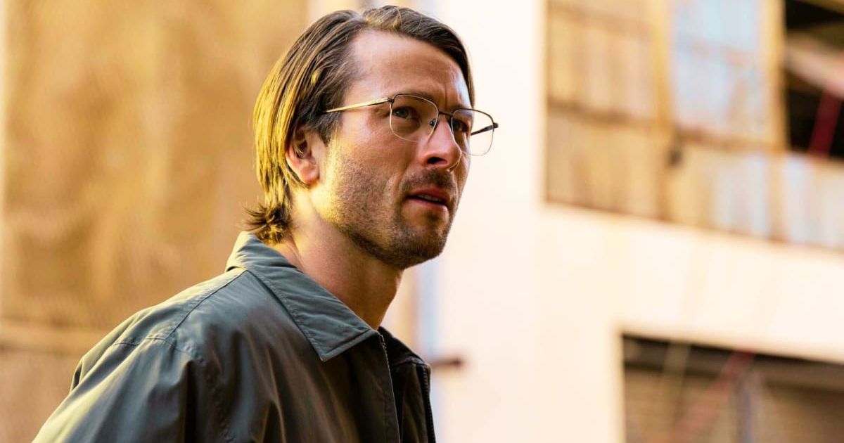 Heartthrob Glen Powell as a fake assassin in 'Hit Man' is something we never knew we needed (@netflix)