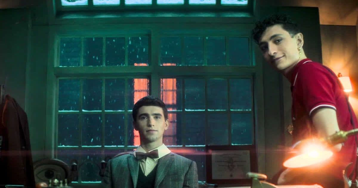 'Dead Boy Detectives' tells the story of two boys who die but choose to remain on earth and solve unsolved ghost mysteries (@Netflix)