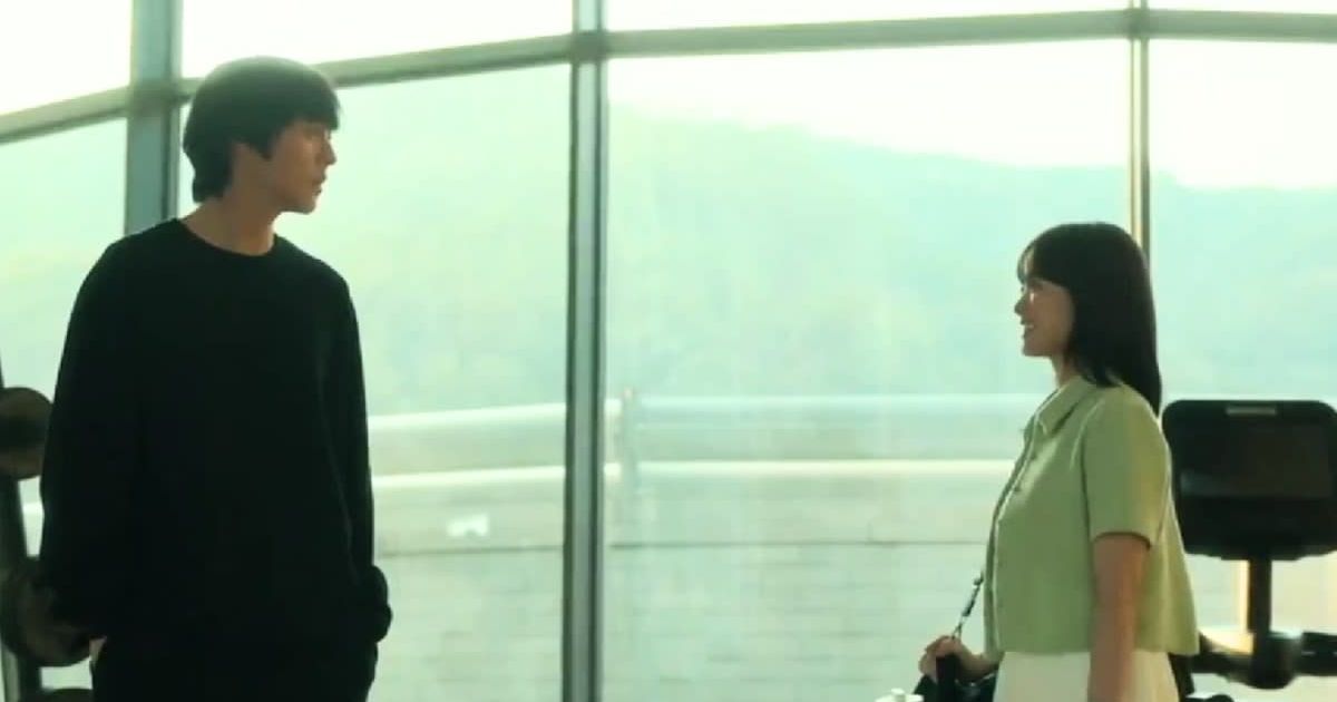 Do Da-hae is impressed by Bok Gwi-joo's sincere gesture in 'The Atypical Family' (@netflix)