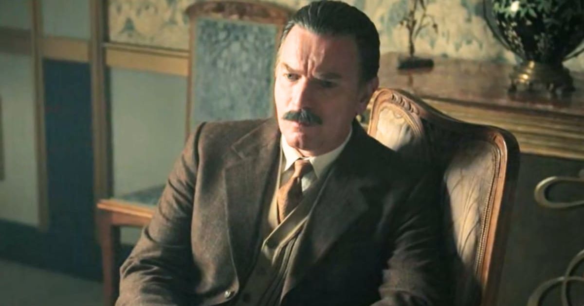 Alexander Rostov's departure from the Metropol Hotel signifies a fresh start in 'A Gentleman in Moscow' (@Showtime)