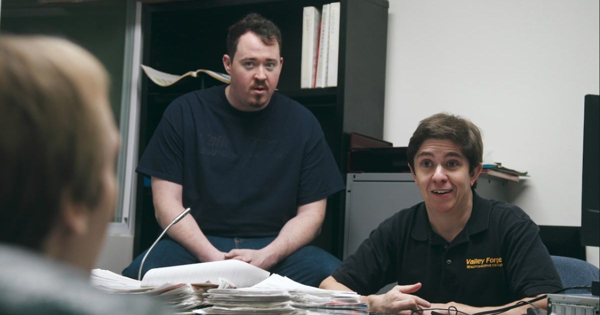 'Tires' features Shane Gillis and Steve Gerben in lead roles (@netflix)