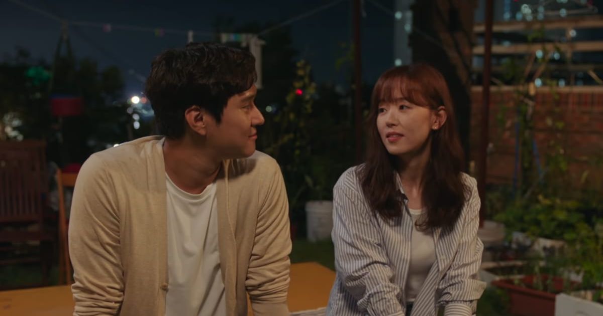Song Ki-baek comforts On Woo-ju in 'Frankly Speaking' Episode 9 (@netflix)