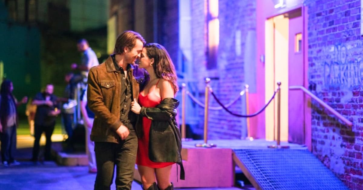 Glen Powell and Adria Arjona's 'Hit Man' succeeded in wooing fans with its compelling narrative (@netflix)