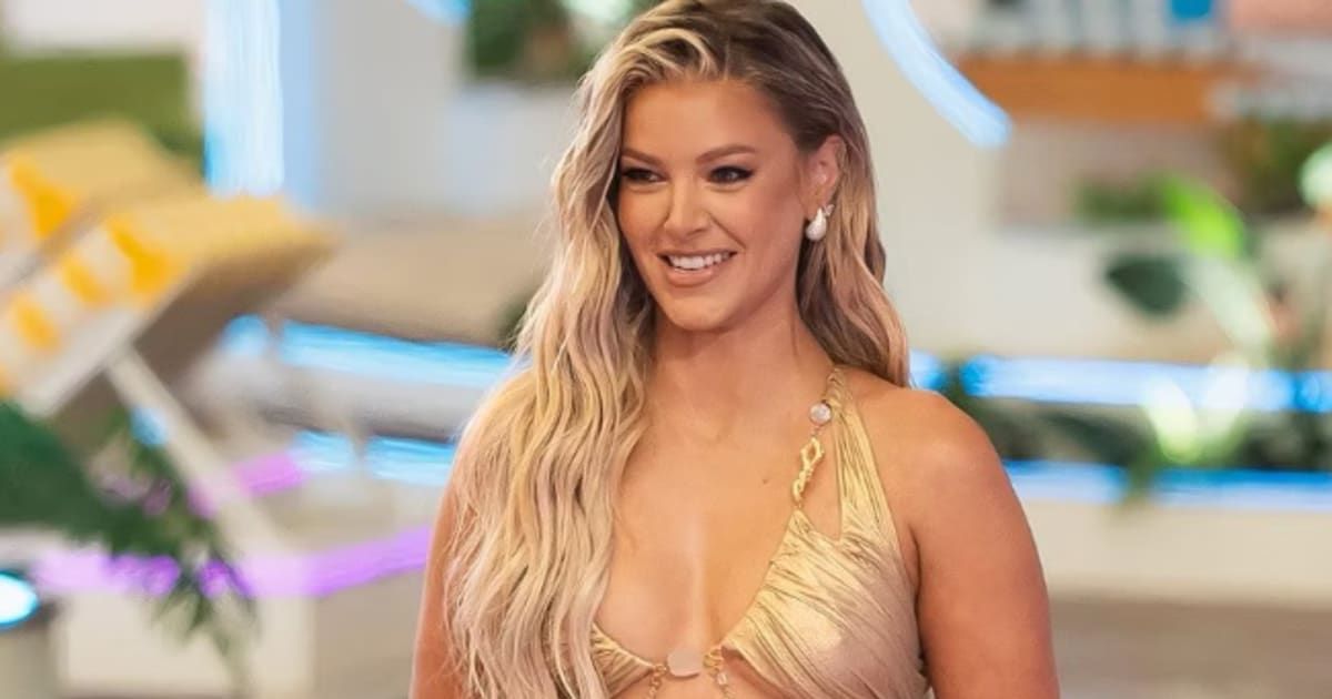 Ariana Madix roasts Tom Sandoval on 'Love Island USA' Season 6 (@peacock)