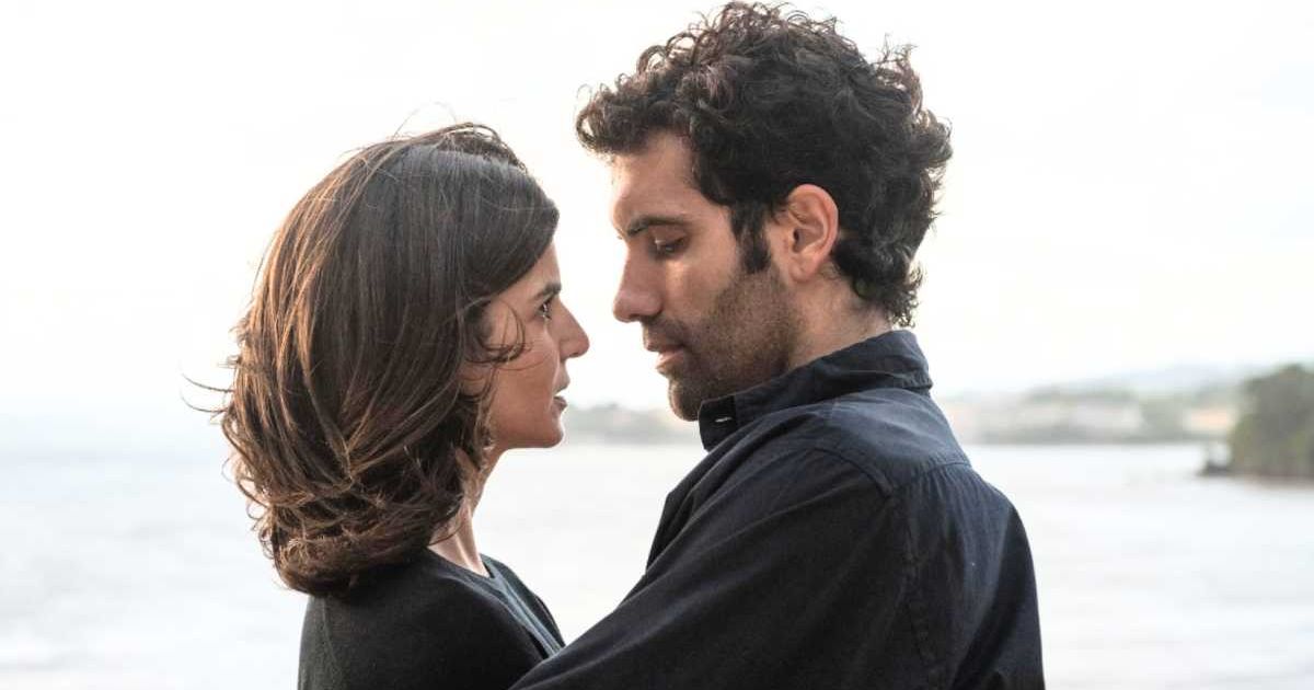 Clara Lago and Tamar Novas' 'Gangs of Galicia' is set against the backdrop of a romance between a lawyer and  the son of a drug trafficker (@netflix)