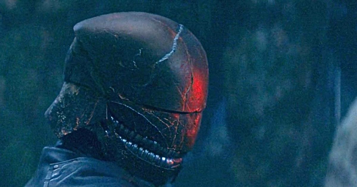 The Masked Sith kills multiple Jedi warriors (@lucasfilm)