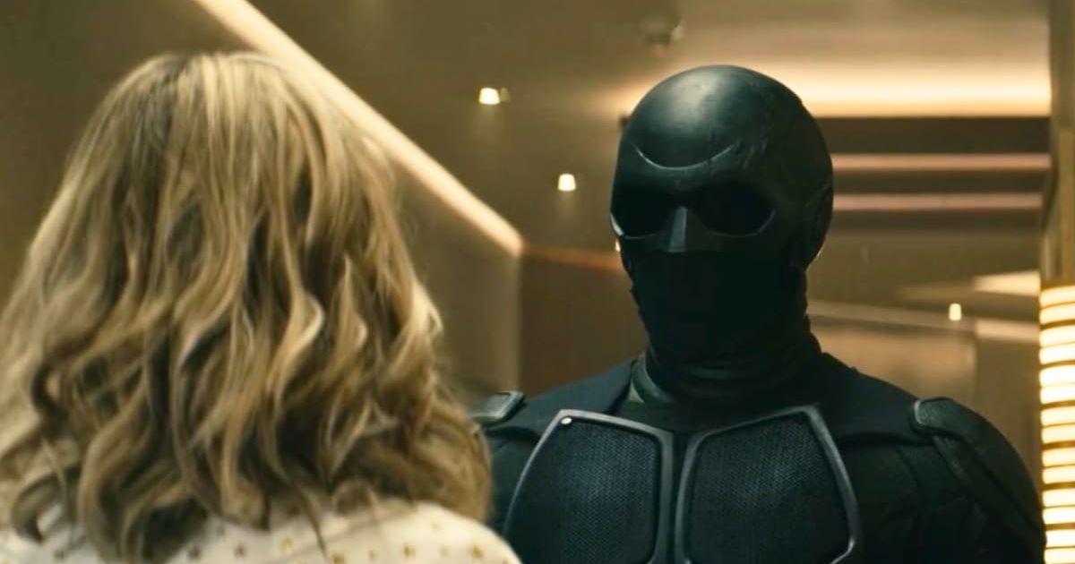 Black Noir suddenly appears in The Seven's boardroom during 'The Boys' Season 4 Episode 1, acting as if he never died (@primevideo)