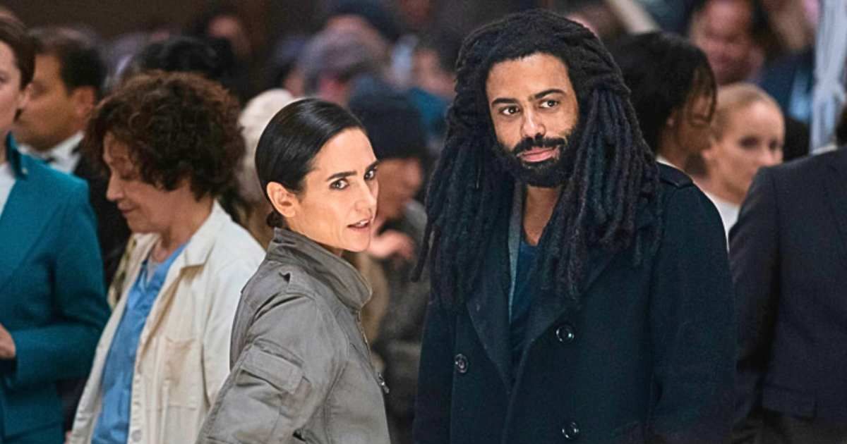 After a two-year wait, fans brace for the epic unraveling of 'Snowpiercer' Season 3's cliffhanger with Jennifer Connelly and Daveed Diggs in the lead (@tnt)