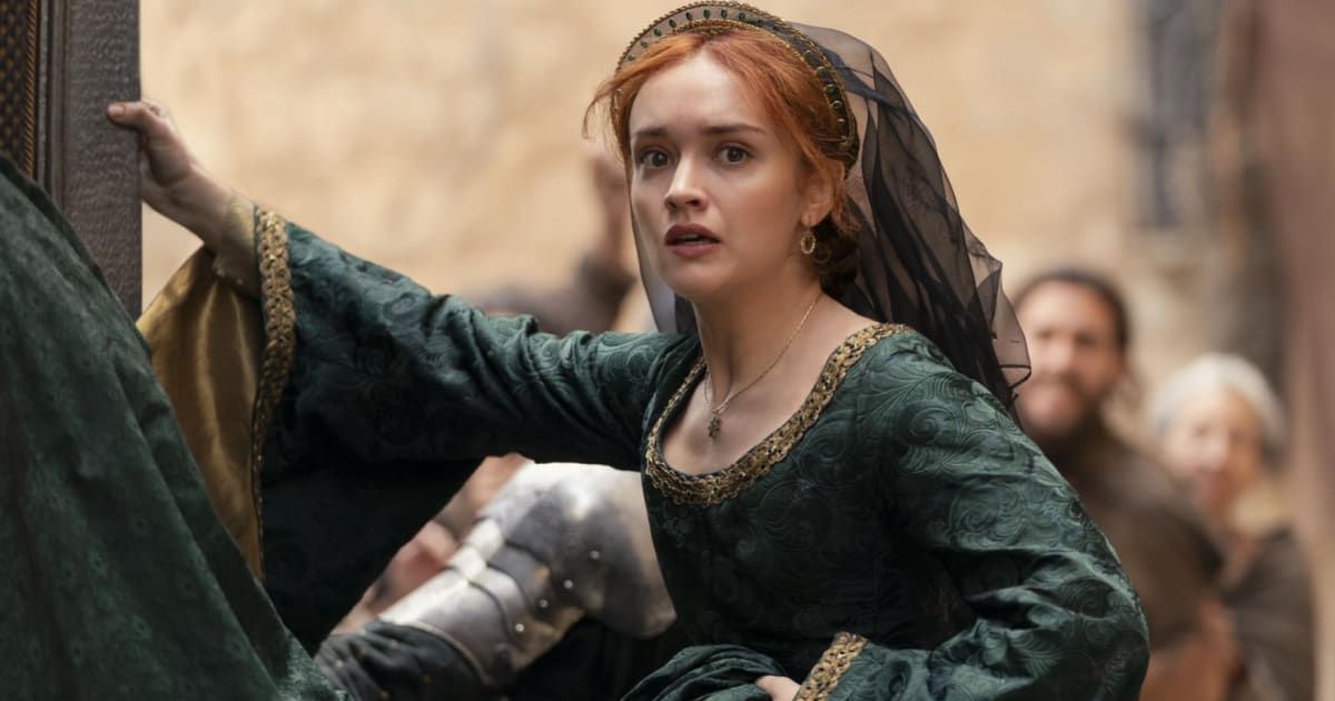 Alicent Hightower, overwhelmed by duty and betrayal, seeks solace in a symbolic lake scene in 'House of the Dragon' Season 2 Episode 7 (@hbo)