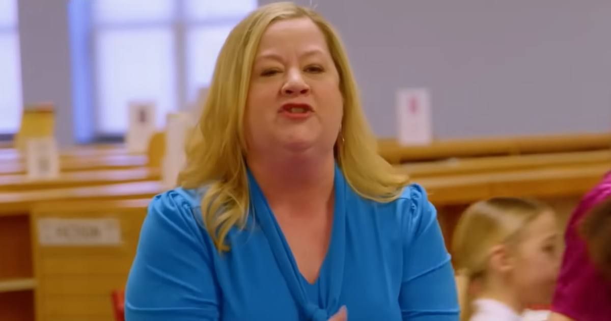 'Dance Moms: A New Era' coach Gloria Hampton prepares dancers to compete in nationals (YouTube/@hulu)