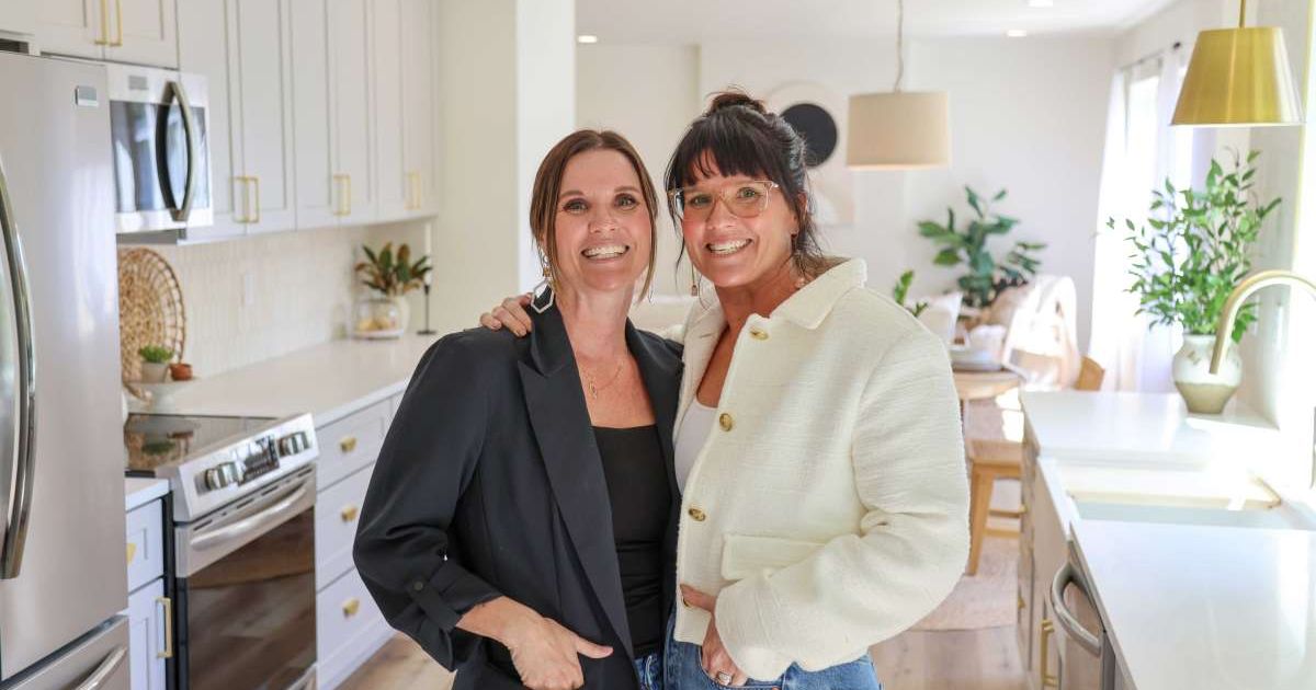 Leslie Davis and Lyndsay Lamb, hosts of 'Unsellable Houses' (@hgtv)