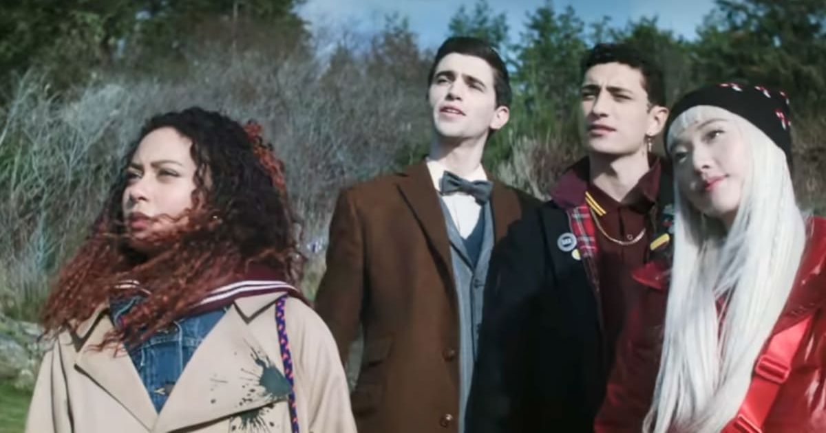 Charles Rowland and Edwin Payne face unknown adversities while solving the lighthouse case in 'Dead Boy Detectives' (@netflix)