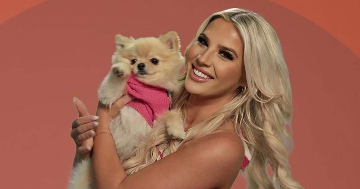 'The Circle' Season 7 contestant Savannah Miller and her dog Samson appear on Netflix show (@netflix)
