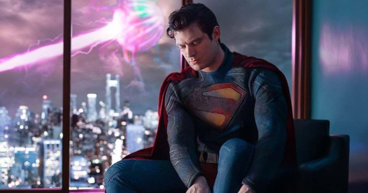 'Superman' stars David Corenswet as the iconic hero, alongside Rachel Brosnahan as Lois Lane and Nicholas Hoult as Lex Luthor (@warnerbros)