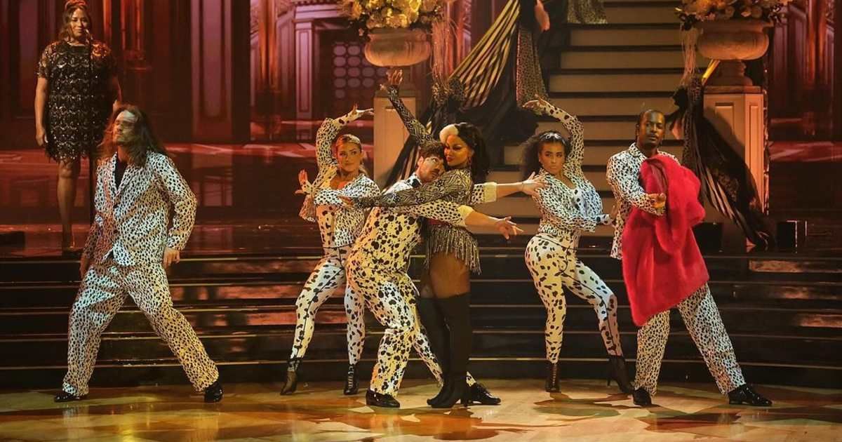 'DWTS' duo Phaedra Parks and Val Chmerkovskiy did a jazz performance to 'Cruella de Vil' from 101 Dalmatians (Instagram/@dancingwiththestars)
