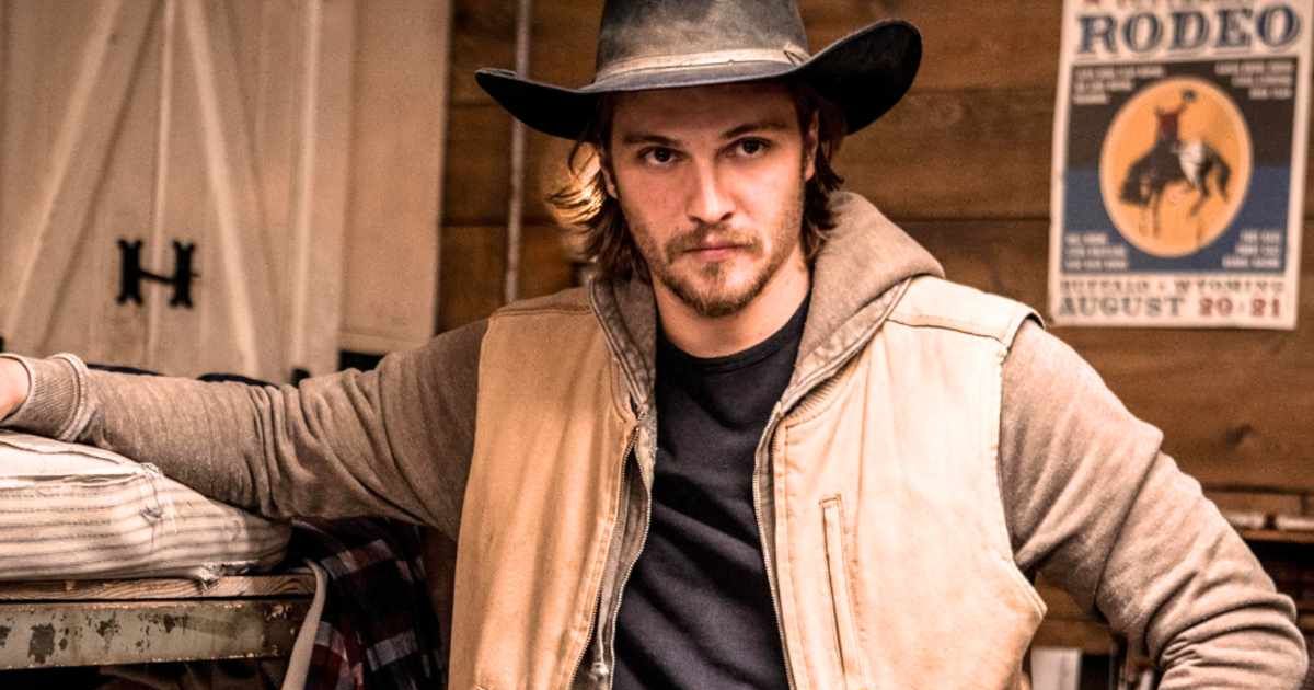 Kayce Dutton spots early hints of the mayhem that would ensue in 'Yellowstone' Season 5, Part 2 (Paramount Network/@emersonmiller)