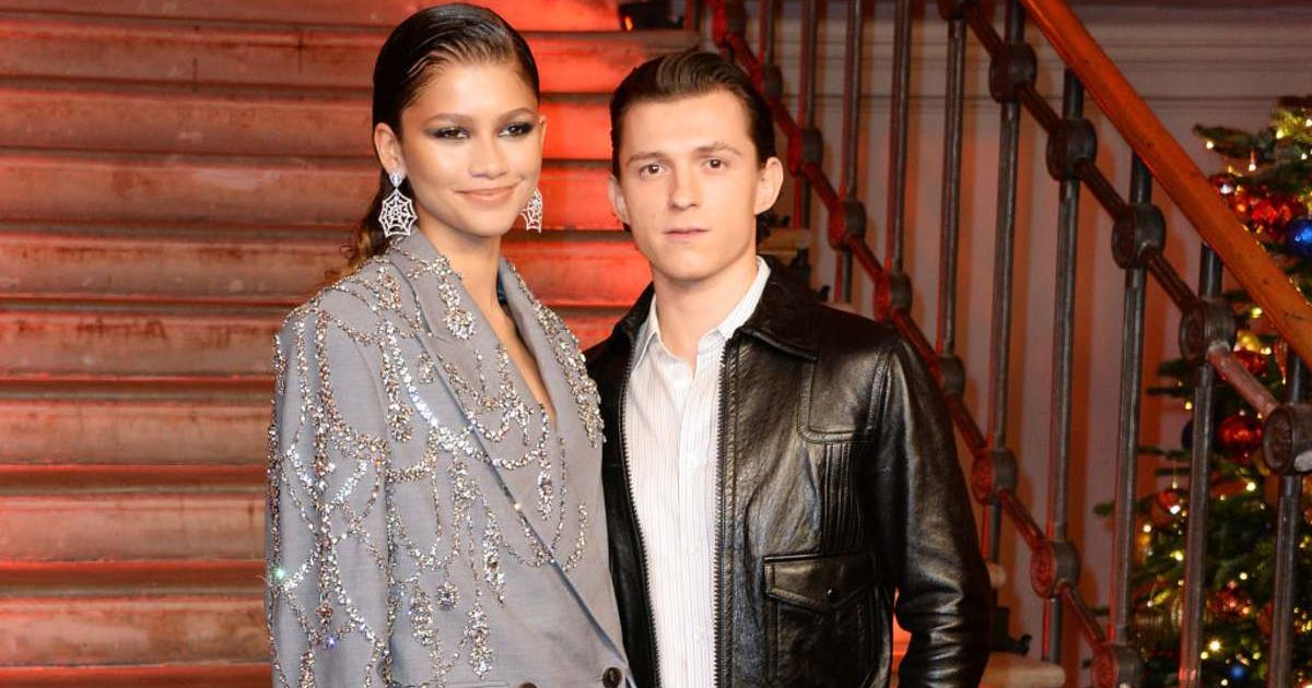 Zendaya and Tom Holland pose at a photocall for 'Spider-Man: No Way Home' at The Old Sessions House. (Cover Image Source: Getty Images | Photo by David M. Benett)