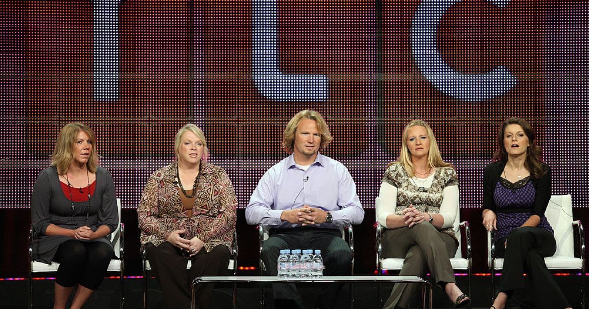 [L-R) Meri, Janelle, Kody, Christine, and Robyn Brown at the 2010 Summer TCA press tour held at the Beverly Hilton Hotel on August 6, 2010, in California (Cover Image Source: Getty Images | Photo by Frederick M. Brown)