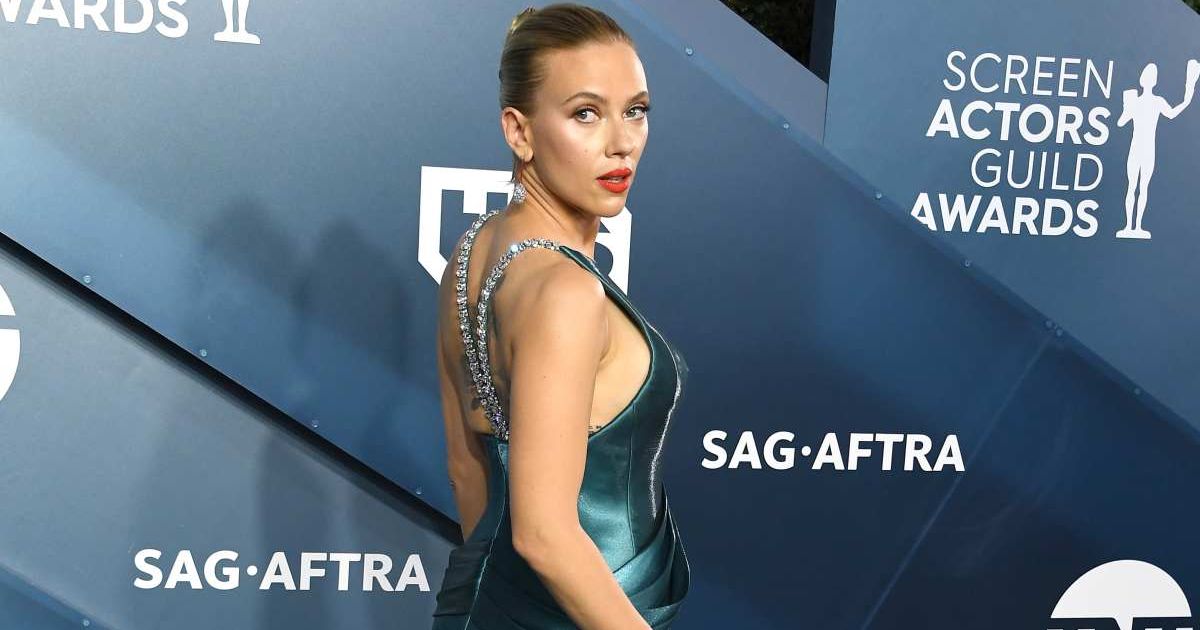 Scarlett Johansson arrives at the 26th Annual Screen Actors Guild Awards at The Shrine Auditorium on January 19, 2020 in Los Angeles, California. (Cover Image Source: Getty Images | Photo by Steve Granitz)
