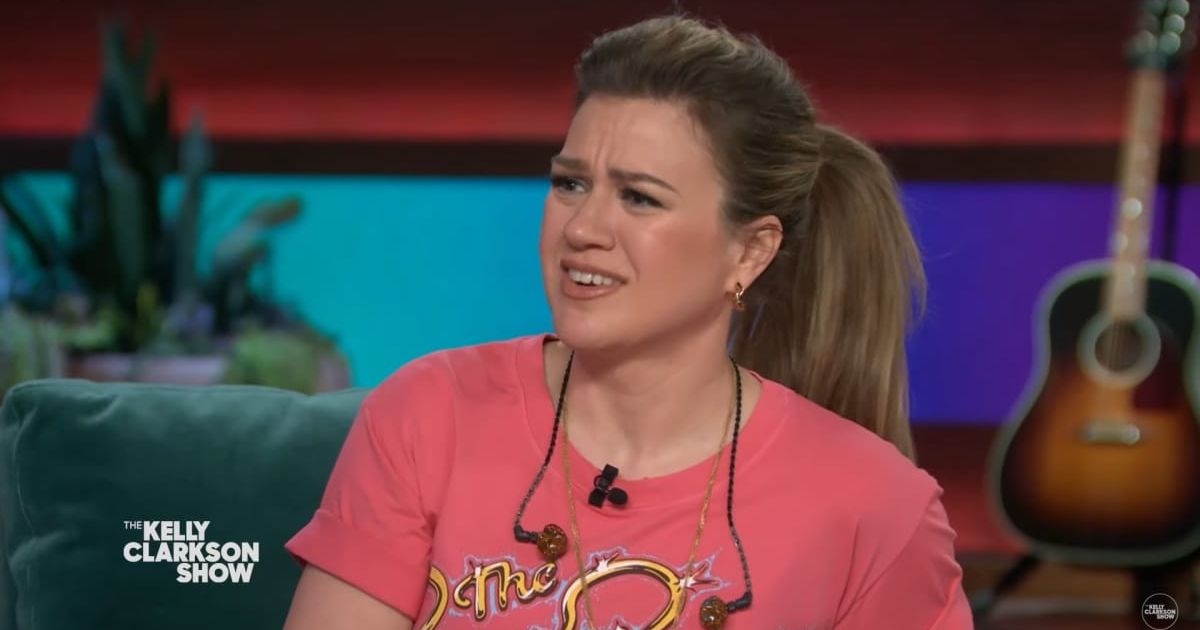 A screenshot of Kelly Clarkson on her talk show. (Cover Image Source: YouTube | The Kelly Clarkson Show)