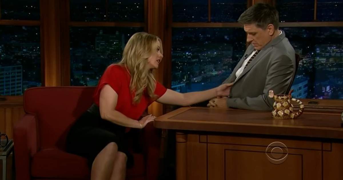 Screenshot of Craig Ferguson and Christina Applegate from the show 'The Late Late Show with Craig Ferguson.' (Cover Image Source: YouTube | The Late Late Show with Craig Ferguson)