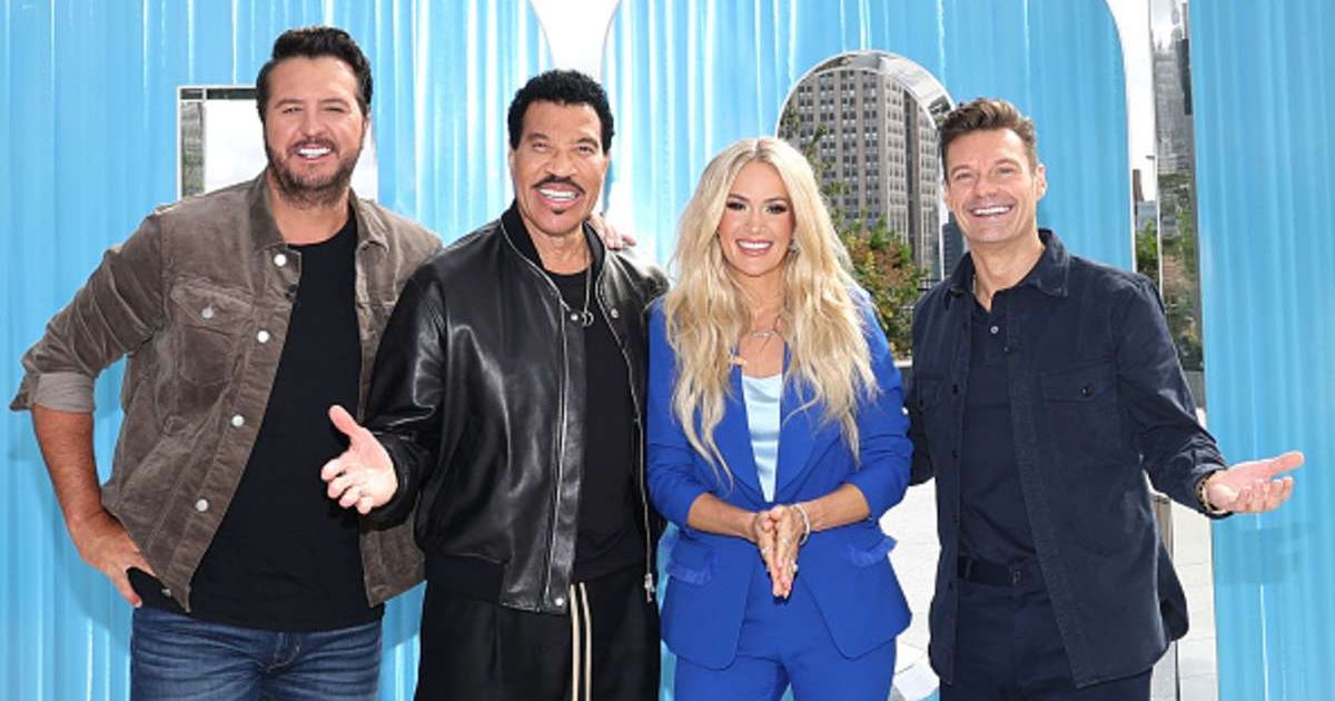 Luke Bryan, Lionel Richie, Carrie Underwood, and Ryan Seacrest pose for a photo during 'American Idol' Season 8 (Cover Image Source: Getty Images | Photo by Mike Coppola)