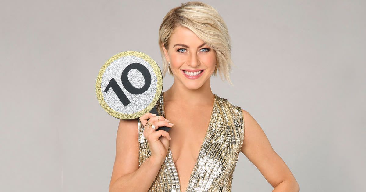 Photo of Julianne Hough posing with 'Dancing with the Stars' scorecard from the official Instagram account (Cover Image Source: Instagram | @dancingwiththestars)