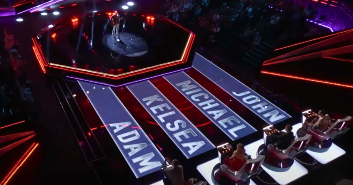 Screenshot of a contestant performing on 'The Voice' stage from an episode of the singing show (Cover Image Source: YouTube | The Voice)