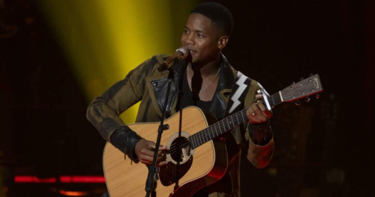 A screenshot of Thunderstorm Artis performing from an episode of 'American Idol' (Cover Image Source: YouTube | American Idol  )