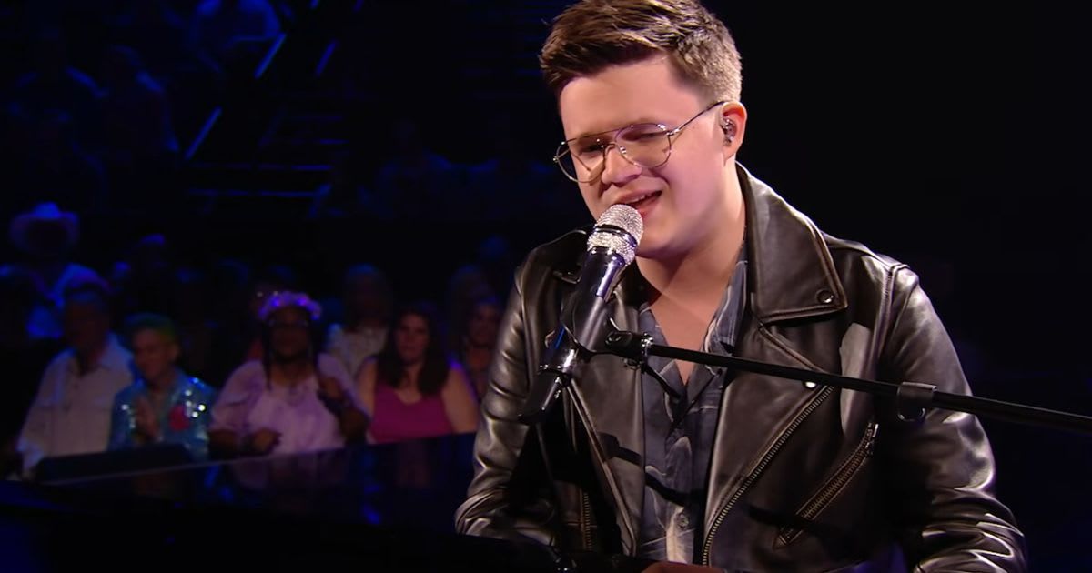 Screenshot of Josh King during the Top 8 performance from an episode of 'American Idol' (Cover image source: YouTube | American Idol)