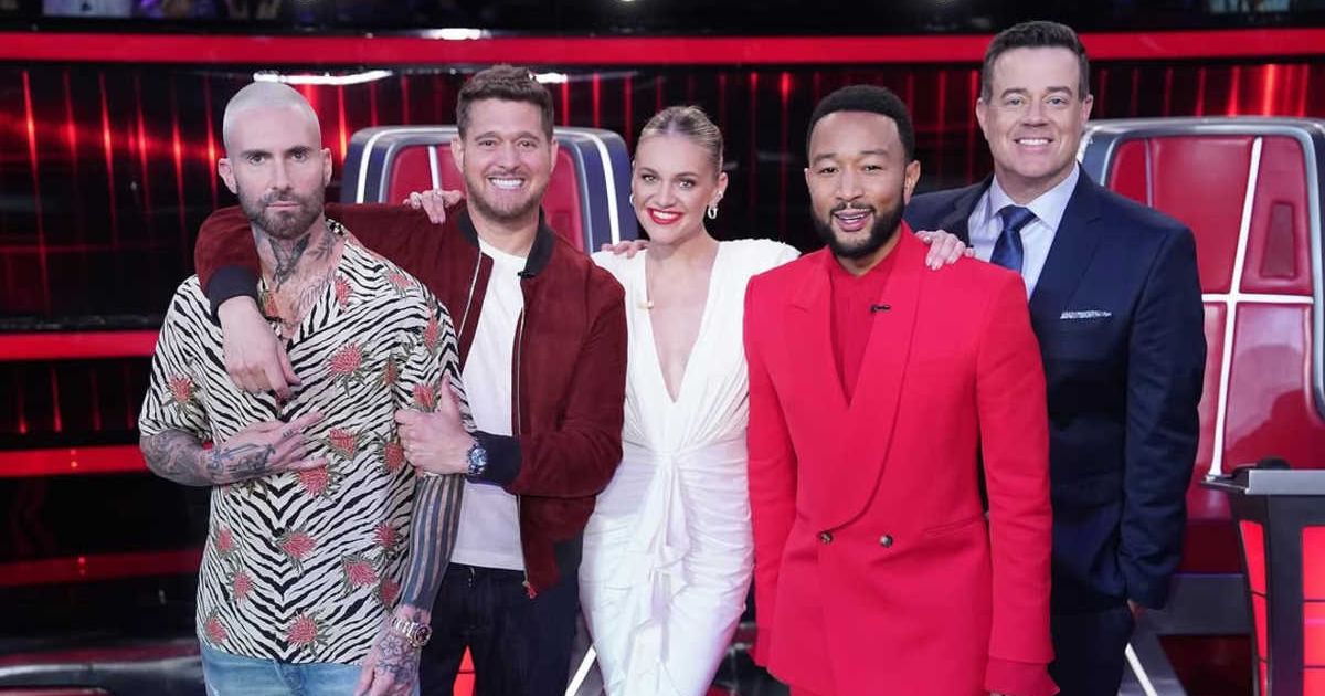 Adam Levine, Michael Bublé, Kelsea Ballerini, John Legend, and Carson Daly in a still from 'The Voice' Season 27 sets (Cover Image Source: Instagram | @nbcthevoice)