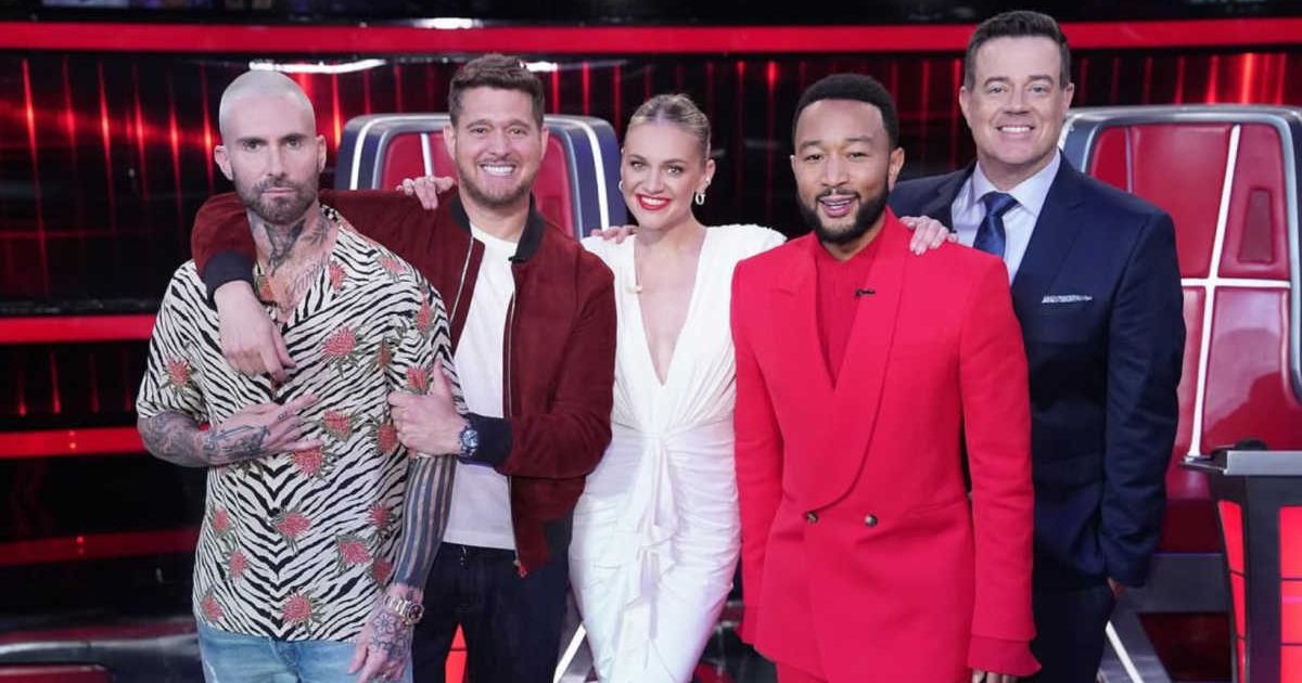 Photo of Adam Levine, Michael Buble, Kelsea Bellirini, and John Legend on the sets of 'The Voice' (Cover image source: Instagram | @NBCTheVoice)