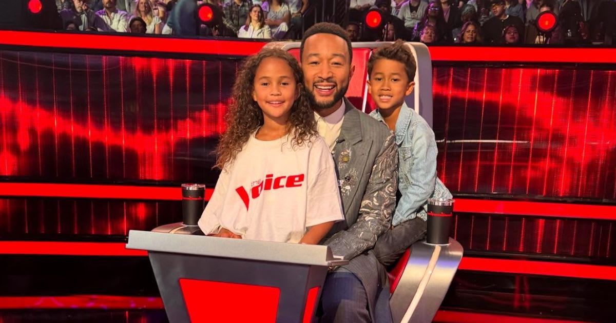 John Legend poses with his children Luna and Miles on the sets of 'The Voice' Season 27 Finale (Cover image source: Instagram | @johnlegend)