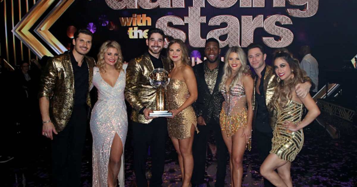 (L-R) Gleb Savchenko, Lauren Alaina, Alan Bersten, Hannah Brown, Kel Mitchell, Witney Carson, Sasha Farber and Ally Brooke at 'DWTS' finale in LA, CA (Cover Image Source: Getty Images | David Livingston)