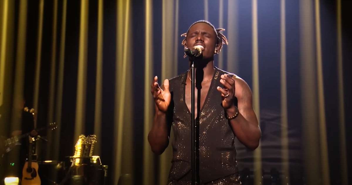 Screenshot of Jamal Roberts performing during 'American Idol' Season 23 grand finale episode (Cover Image Source: YouTube | American Idol)