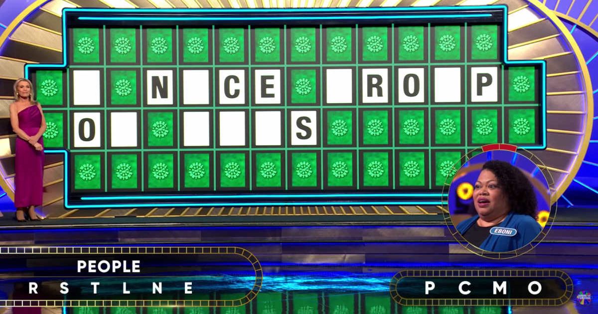 Vanna White and Eboni Lovell in a screenshot from 'Wheel of Fortune' (Cover Image Source: YouTube |  Wheel of Fortune)