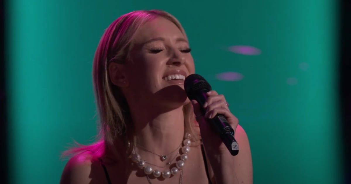 'The Voice' contestant Luna Love performing on the show in season 22. (Cover Image Source: YouTube | The Voice)