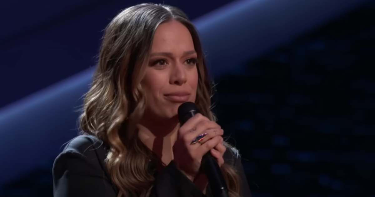 'The Voice' season 27 contestant Page Mackenzie in the Blinds audition. (Cover Image Source: YouTube/The Voice)
