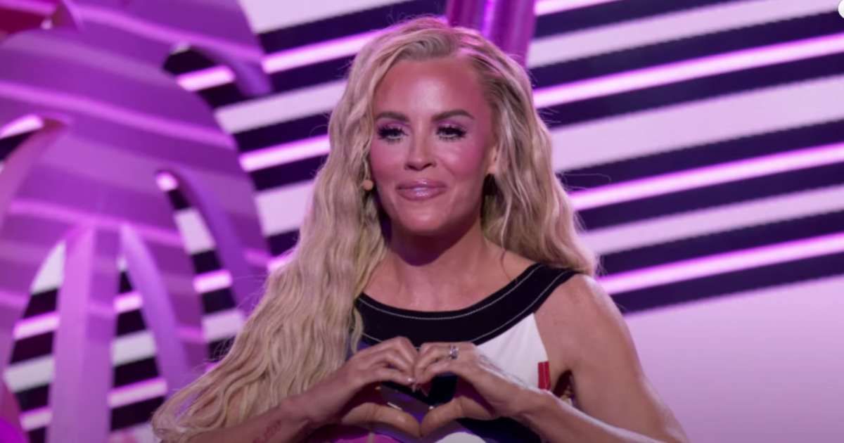 'The Masked Singer' judge Jenny McCarthy-Wahlberg appears in awe after this contestant's performance. (Cover Image Source: YouTube | The Masked Singer)
