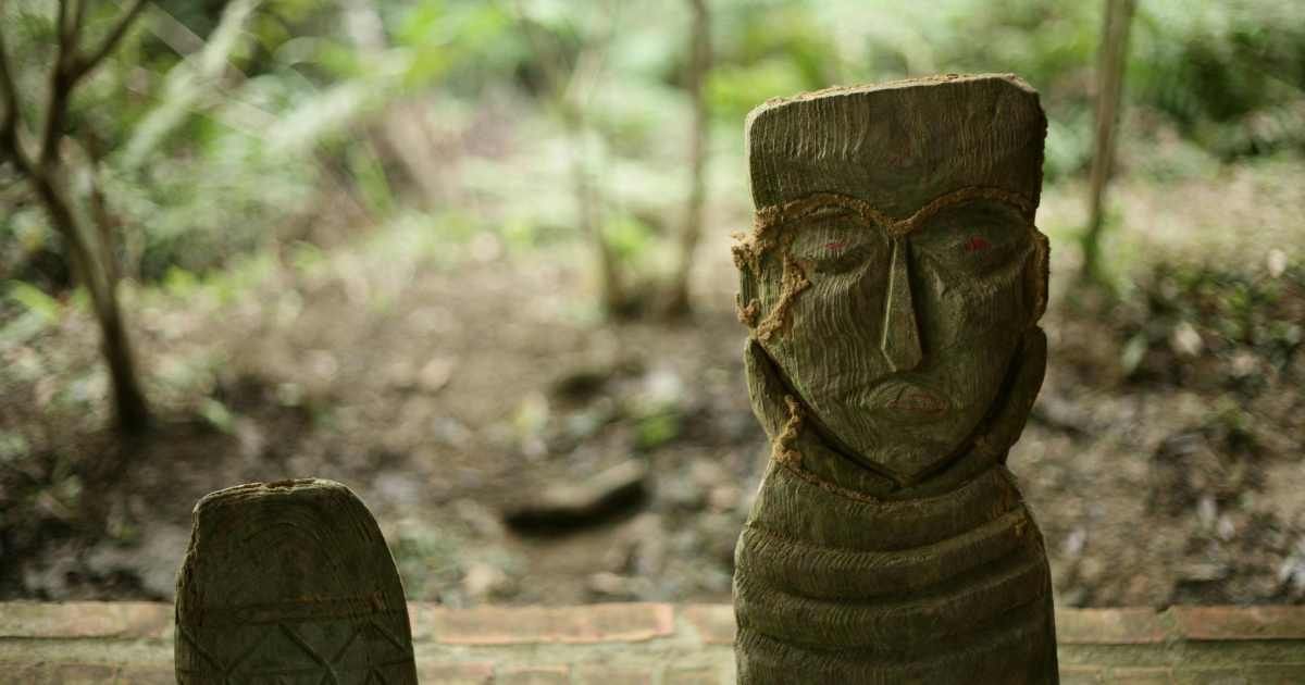A brown wooden carved face. (Representative Cover Image Source: Pexels | mingche lee)