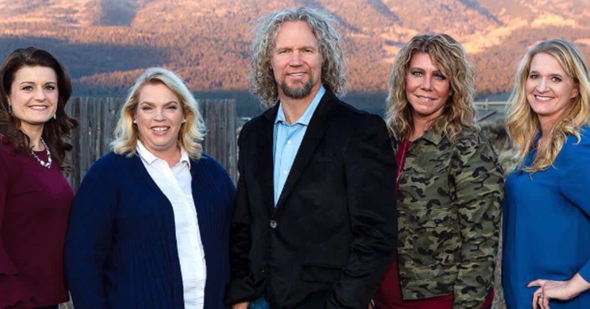'Sister Wives' stars Robyn Brown, Janelle Brown, Kody Brown, Meri Brown and Christine Brown (Image Source: Instagram | Robyn Brown)